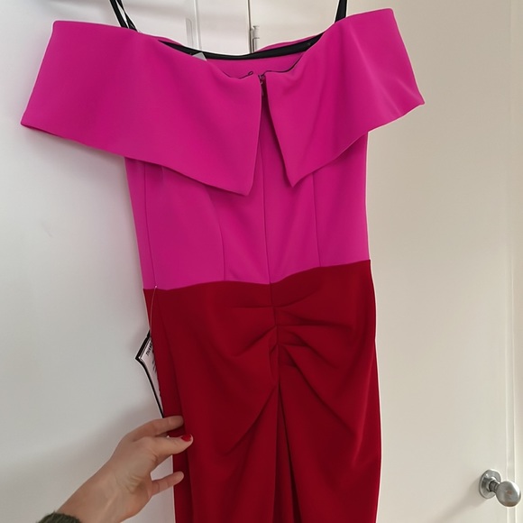 Full two tone gown with slight mermaid tale - Picture 5 of 5